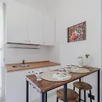 1 Bedroom Beautiful In דירה רקו