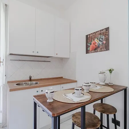 1 Bedroom Beautiful In Daire Recco